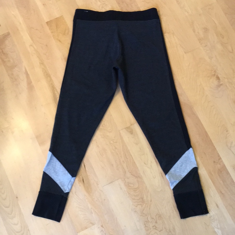 VS PINK Yoga Slim Jogger with Ankle Zip - Picture 8 of 12